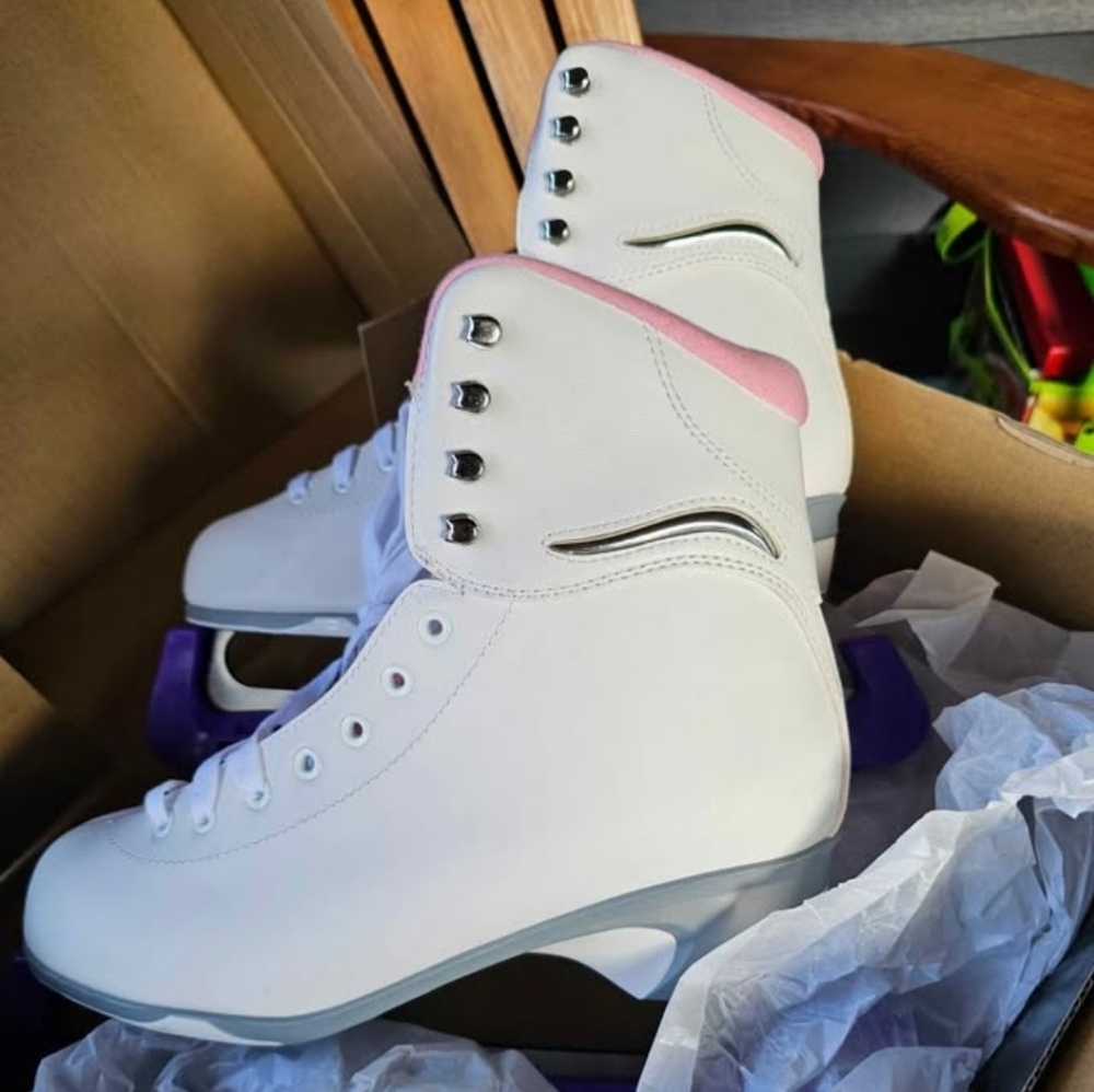 Cameo Ladies Skates